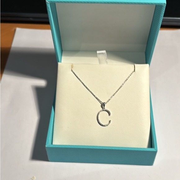14kt White gold 16’ necklace and initial “C” pendant. - Picture 5 of 9